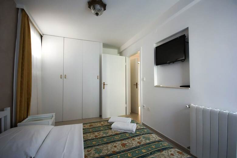 Apartments And Rooms Degra