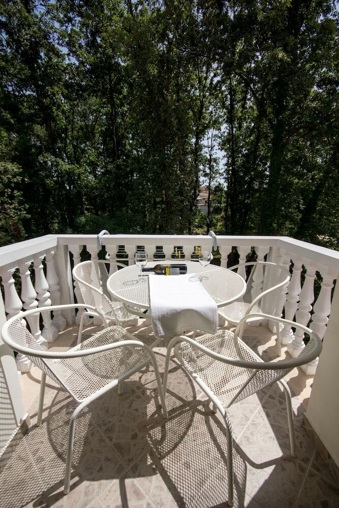 Apartments And Rooms Degra