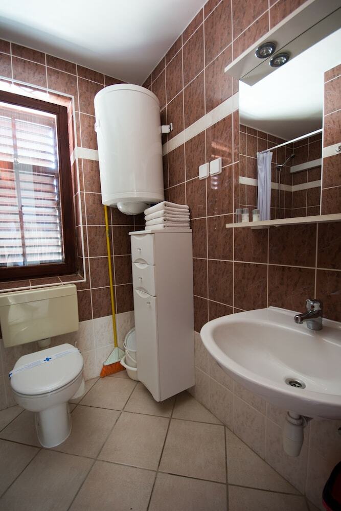 Apartments And Rooms Degra