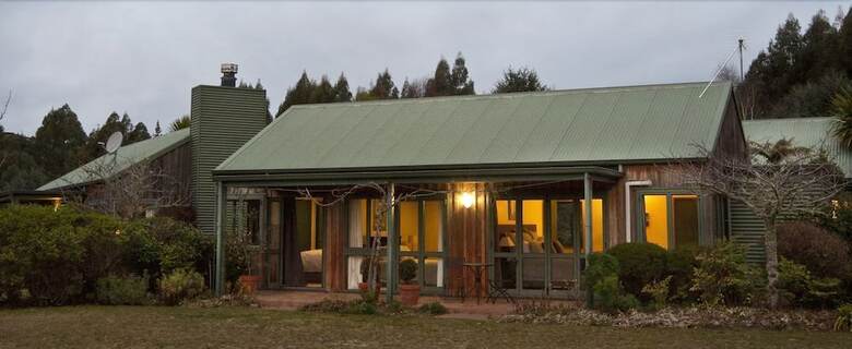 Bed & Breakfast Whakaipo Lodge