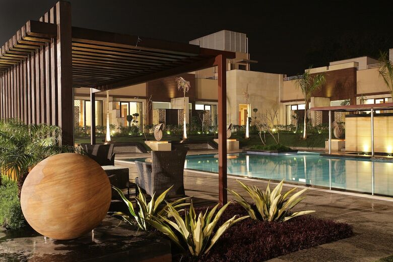 Oodles Hotel