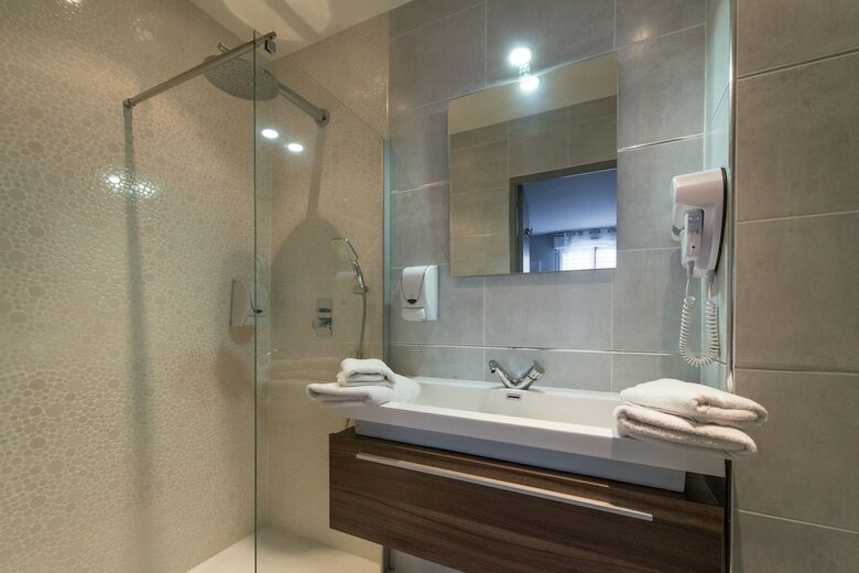 Hotel H�tel Holidays & Work