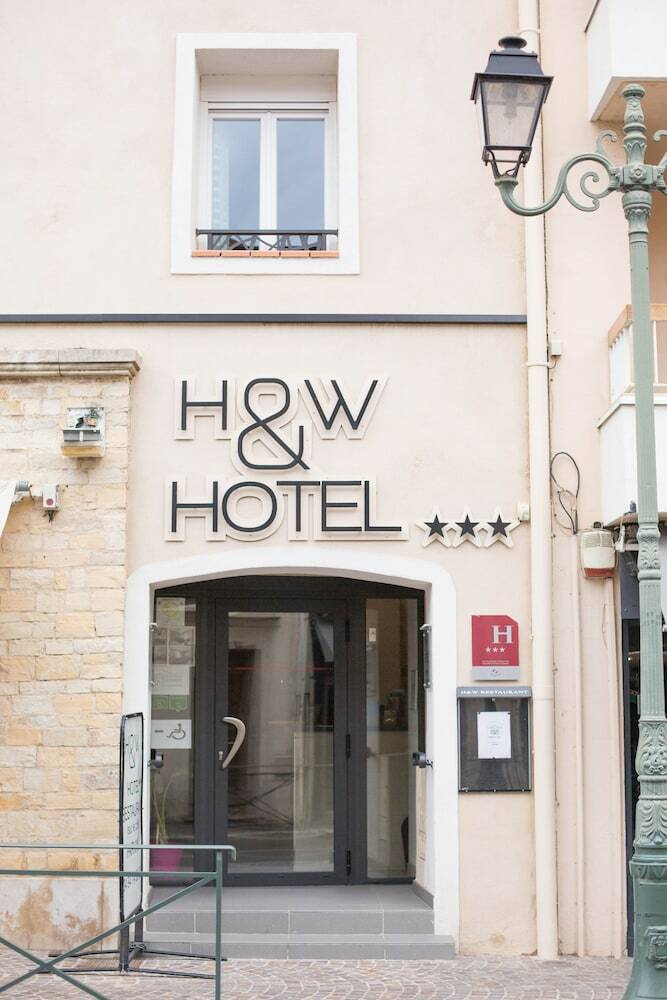 Hotel H�tel Holidays & Work