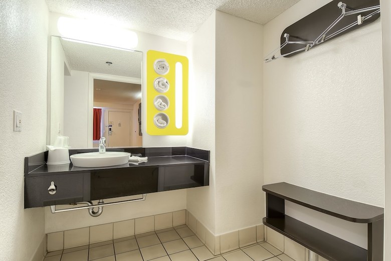 Motel 6 Anaheim, Ca - Maingate
