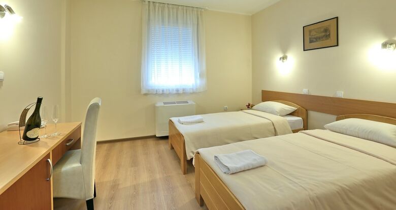 Hotel Novella Uno