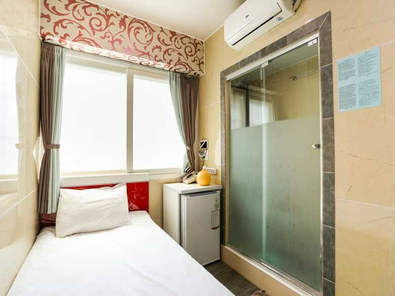 Hotel Guest House Myeongdong 2