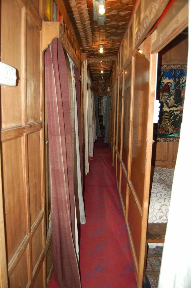 Hotel Houseboat Zaindari Palace