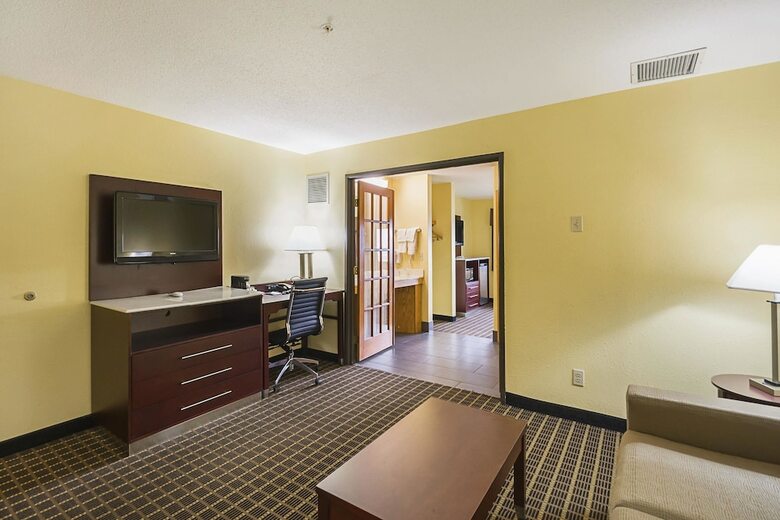 Hotel Quality Inn And Suites