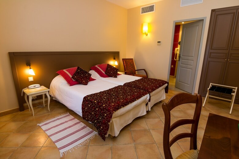 Hotel H�tel Les Restanques de Moustiers