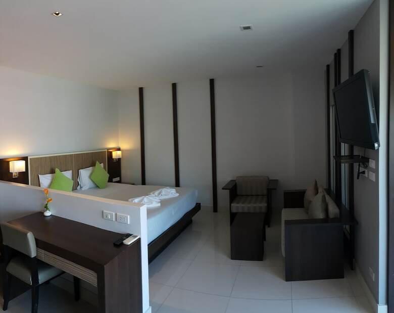 Hotel April Suites