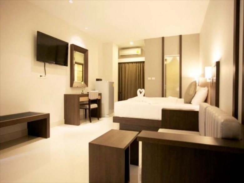 Hotel April Suites