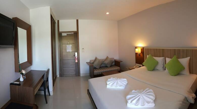 Hotel April Suites