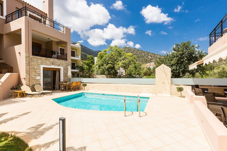 Aparthotel Pantheon Villas & Suites