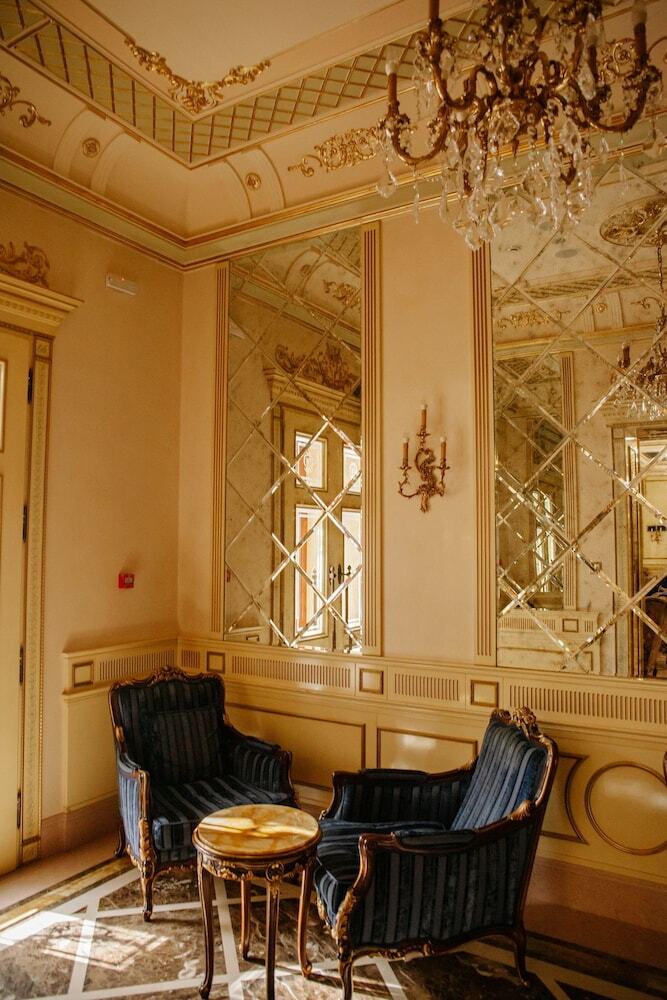 Hotel Bristol