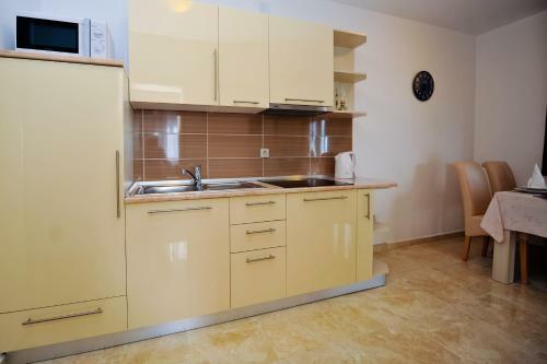 Aparthotel Lastura