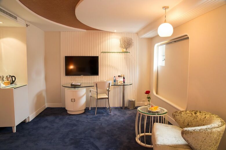 Cruise Business Hotel