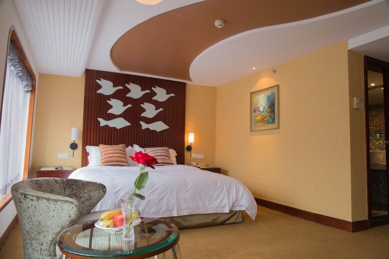 Cruise Business Hotel