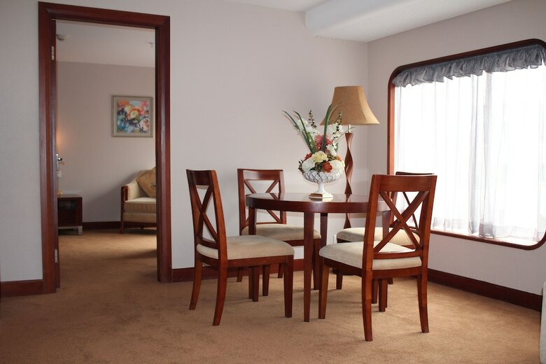 Cruise Business Hotel