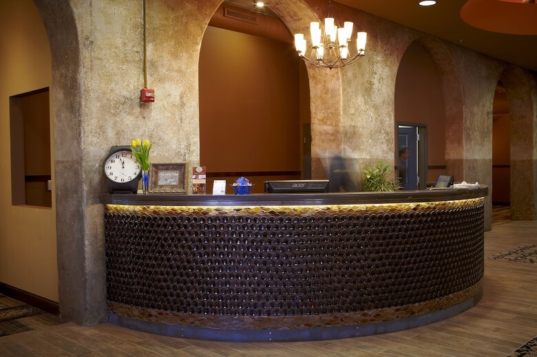 Hotel The Brewhouse Inn & Suites
