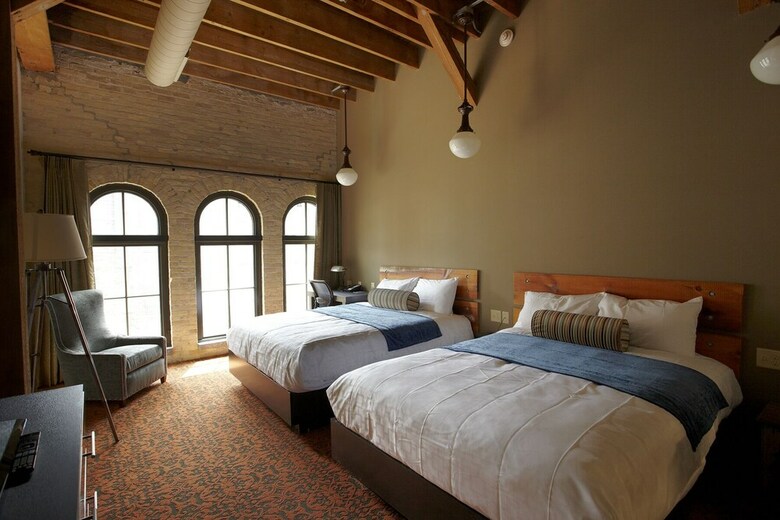 Hotel The Brewhouse Inn & Suites