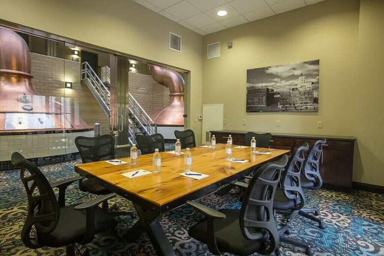 Hotel The Brewhouse Inn & Suites