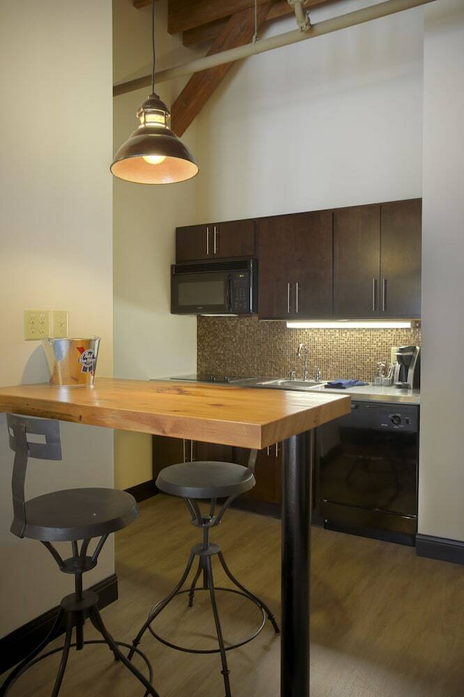 Hotel The Brewhouse Inn & Suites