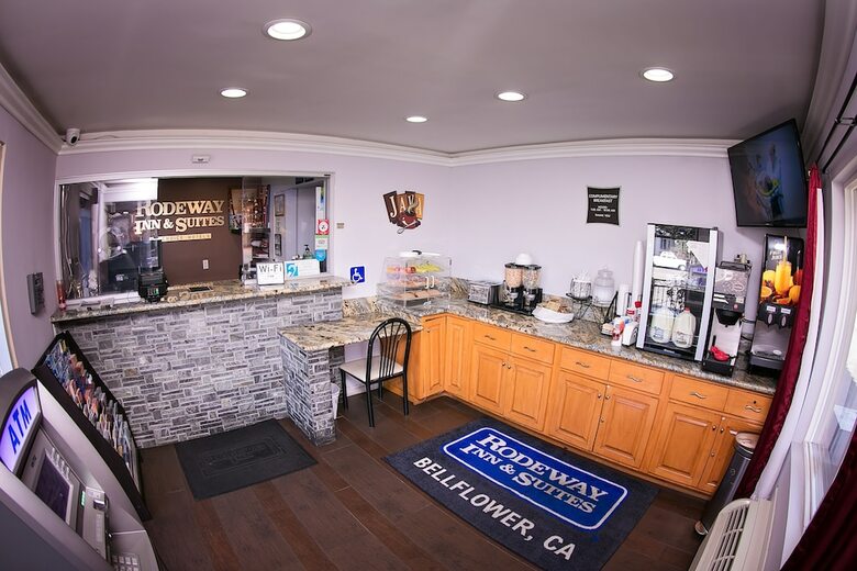 Motel Rodeway Inn & Suites