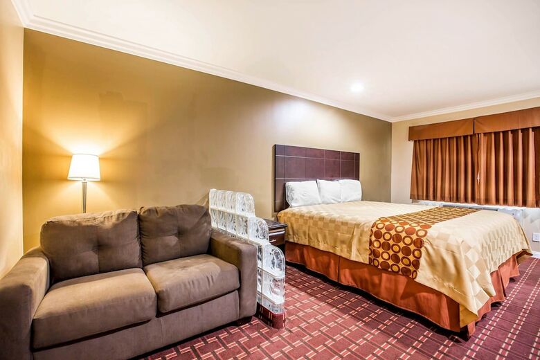 Motel Rodeway Inn & Suites