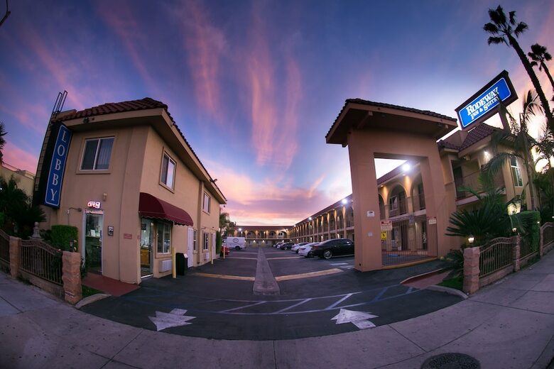 Motel Rodeway Inn & Suites