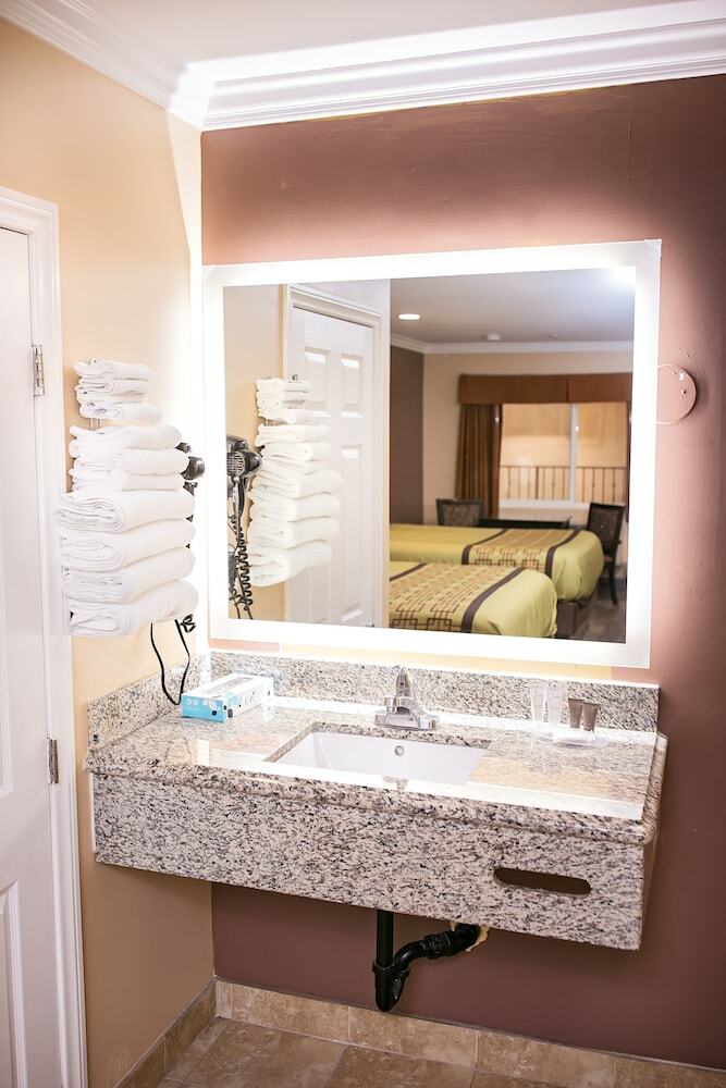Motel Rodeway Inn & Suites
