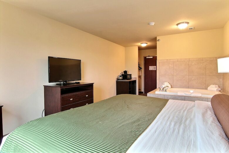 Cobblestone Hotel & Suites - Crookston