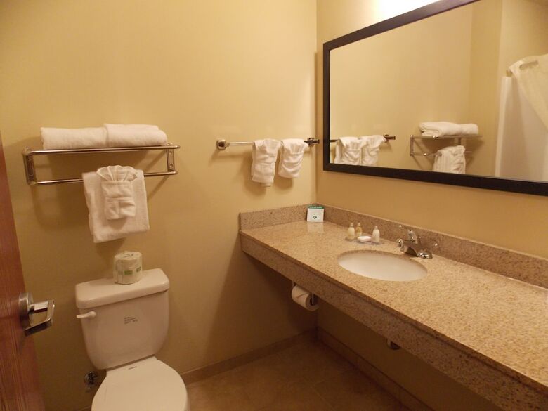 Cobblestone Hotel & Suites - Crookston