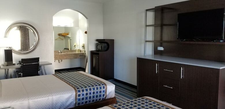 Hotel Homebridge Inn And Suites