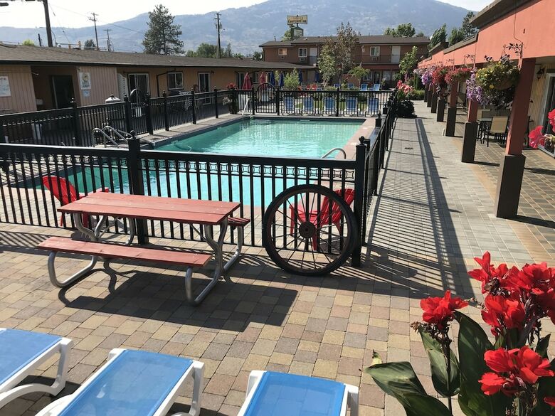Motel Sahara Courtyard Inn