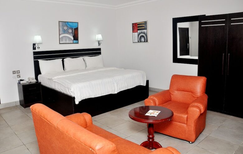 Hotel Reliance Royal Suites