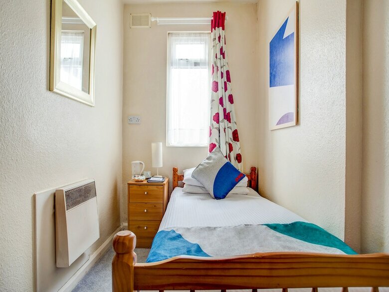 Oyo Godolphin Arms Hotel