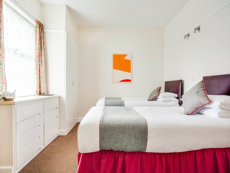 Oyo Godolphin Arms Hotel