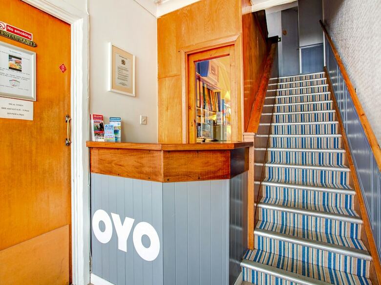 Oyo Godolphin Arms Hotel