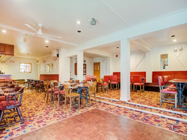 Oyo Godolphin Arms Hotel