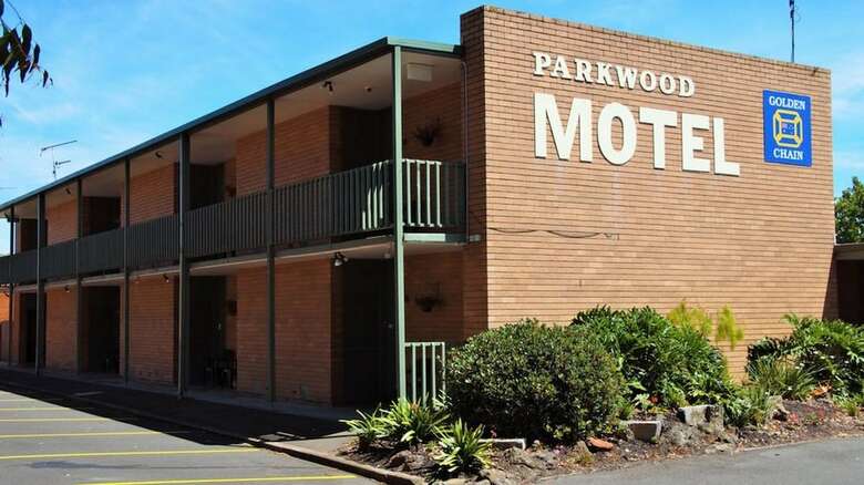 Parkwood Motel And Apartments