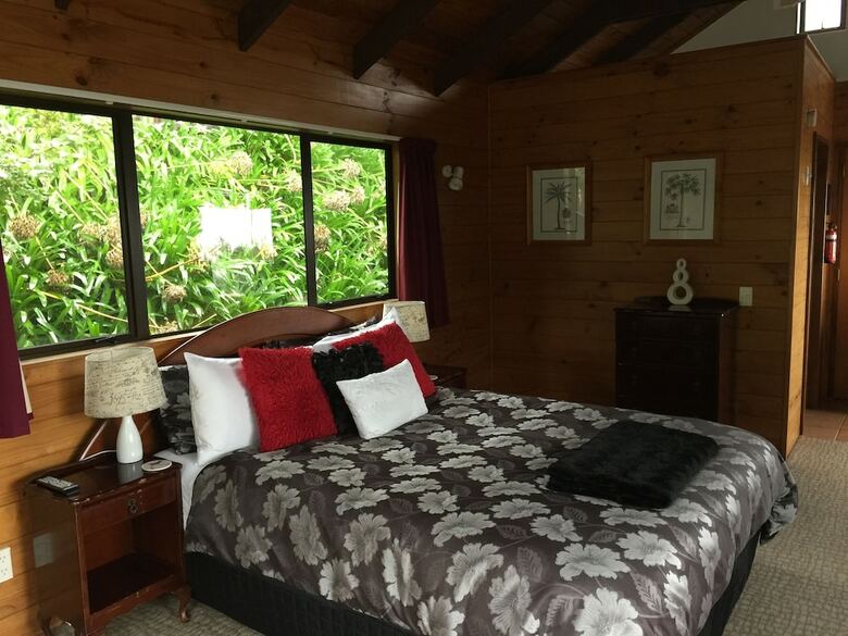 Grafton Cottage & Chalets