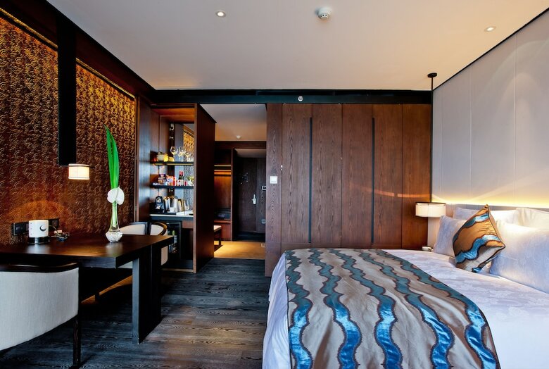 Bay Breeze Hotel