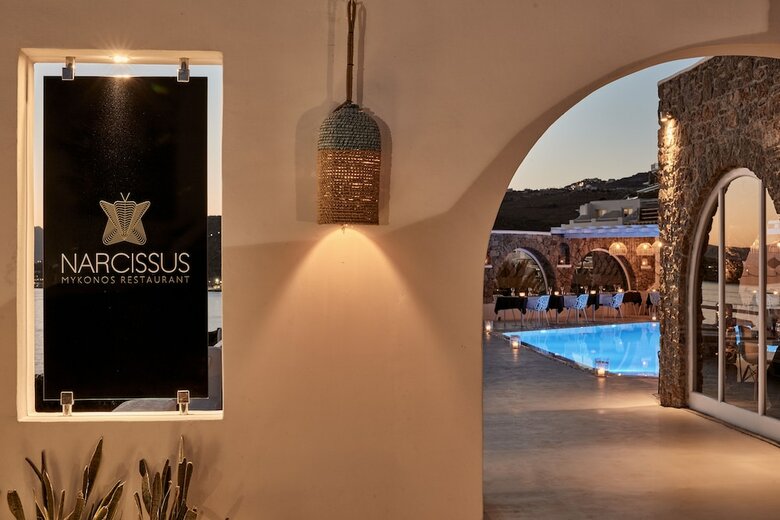 Kouros Hotel & Suites