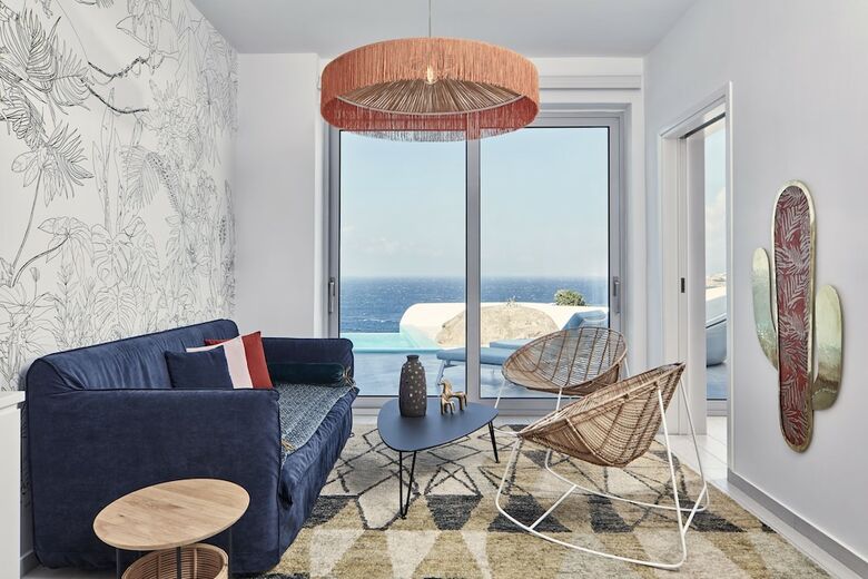 Kouros Hotel & Suites