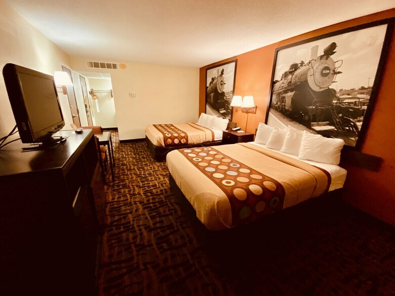 Motel Super 8 By Wyndham Lawrence Ku