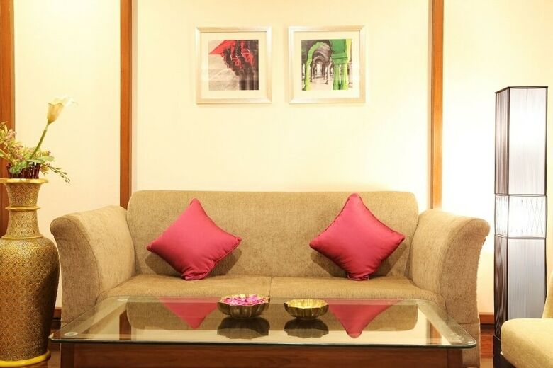 Hotel Golden Tulip Jaipur