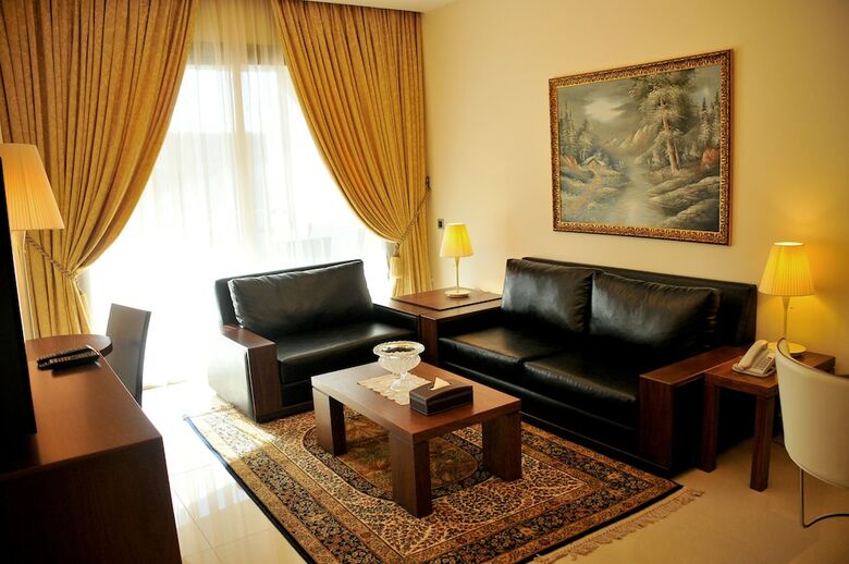 Aparthotel Dolphin Royal Suites