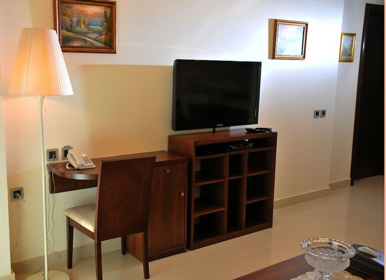 Aparthotel Dolphin Royal Suites