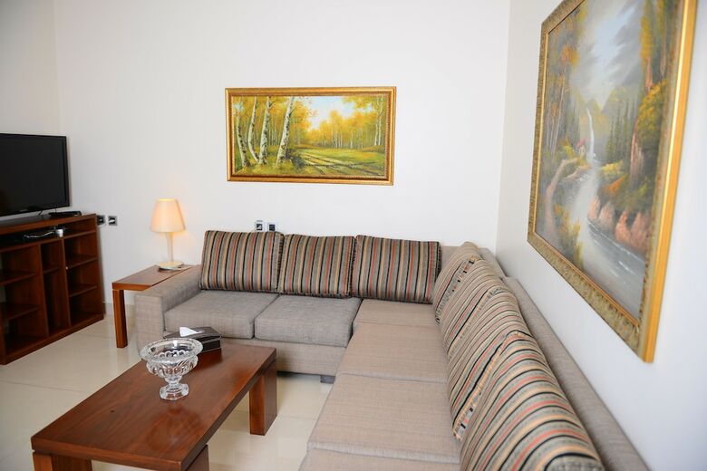 Aparthotel Dolphin Royal Suites