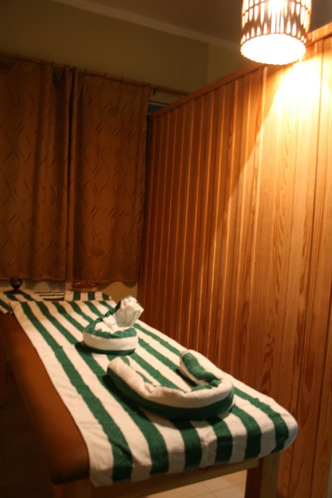 Holidays Express Hotel